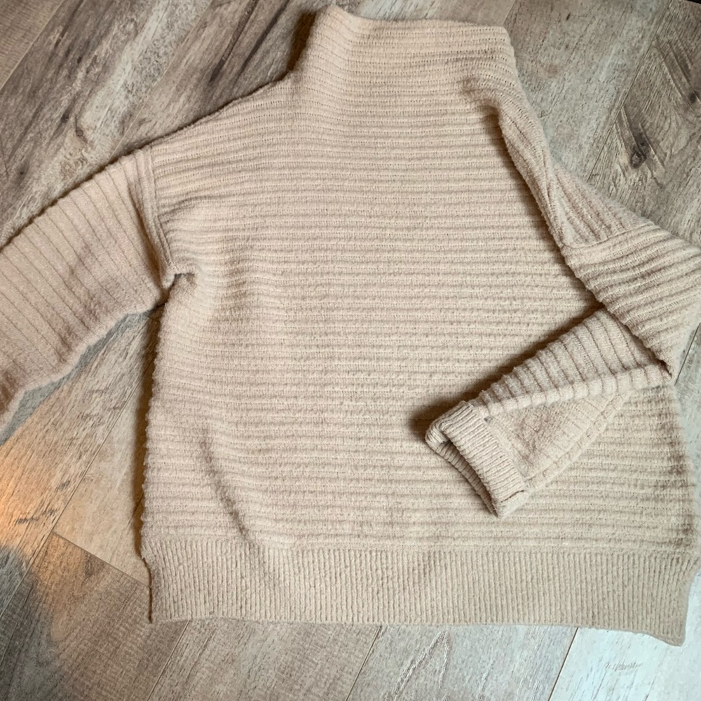 Melloday mock neck ribbed fuzzy sweater. Creamy light pink size M